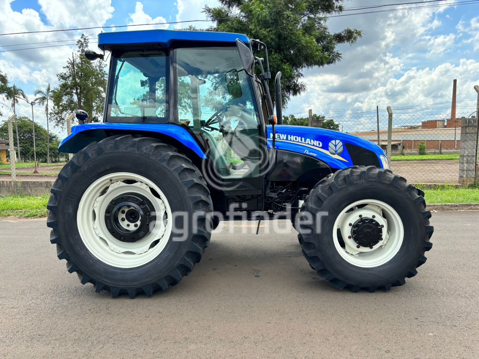 Trator New Holland TL 85E Ano 2015 Agrofinder